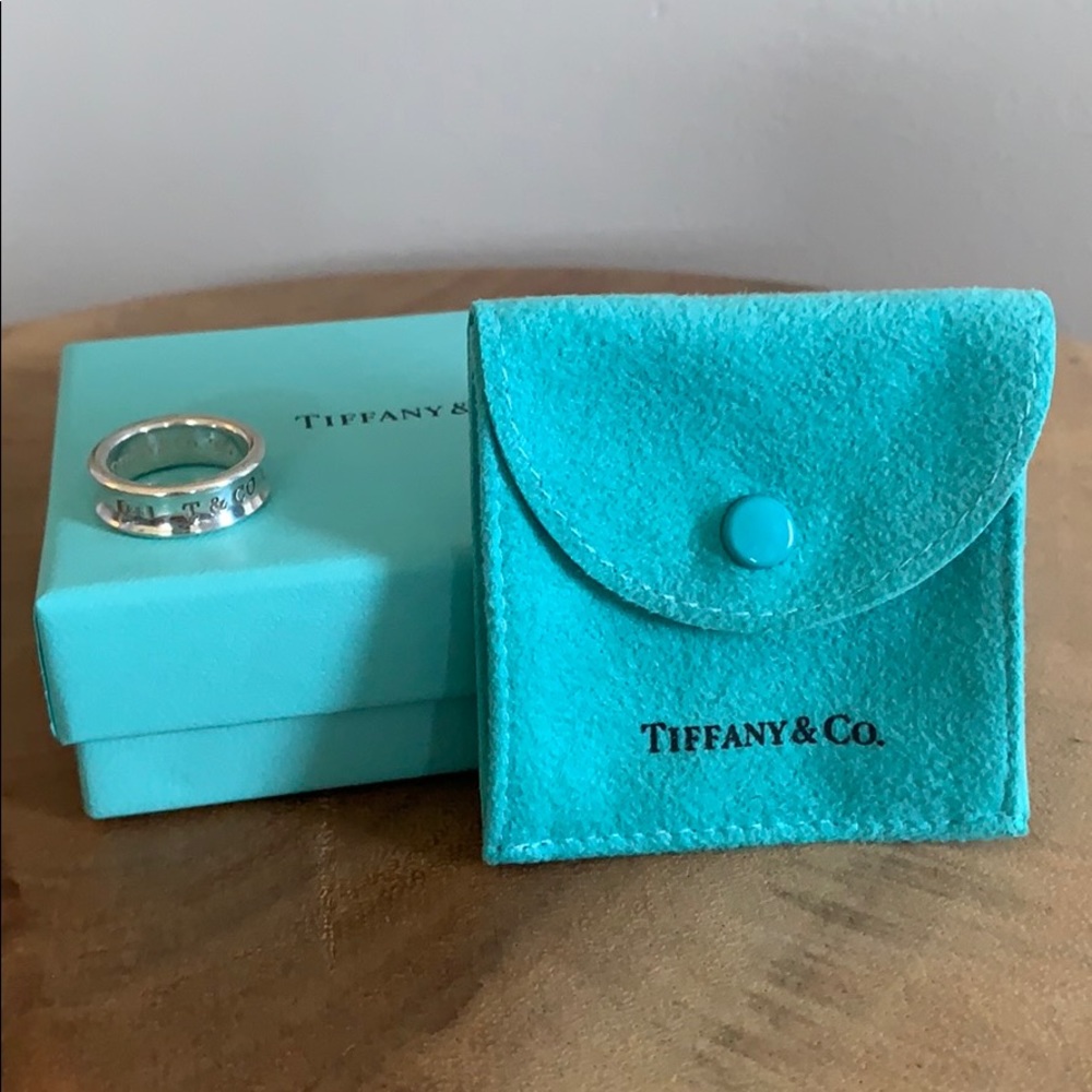 Size 6.5/7 T & Co medium sterling silver ring